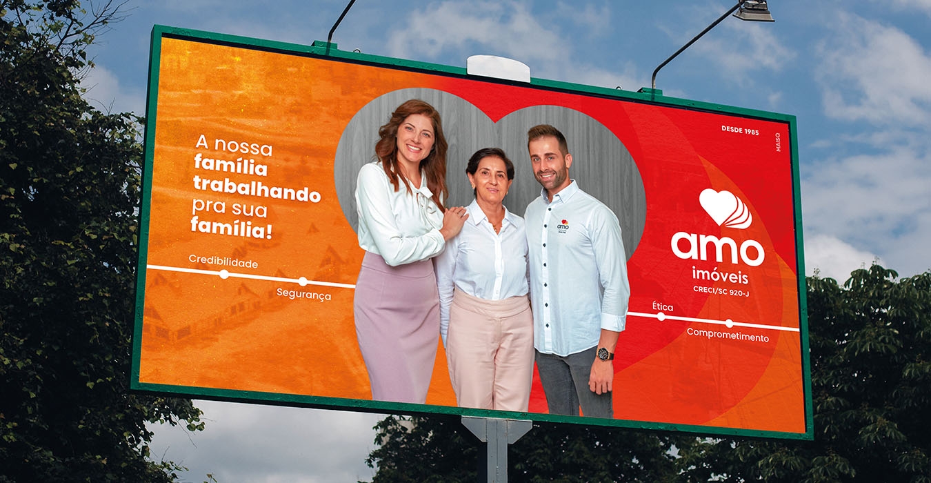 Outdoor Institucional para AMO Imóveis na Cidade de Brusque SC
